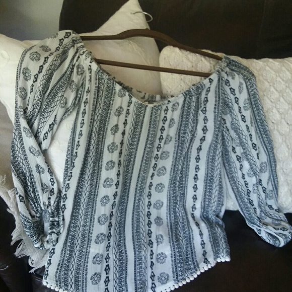 Abercrombie and Fitch cold shoulder top - Picture 2 of 5